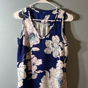 SELLING APT. 9 TOP FOR WOMEN SIZE SMALL COLOR FLORAL BLUE/WHITE💙🤍SPRING SEASON